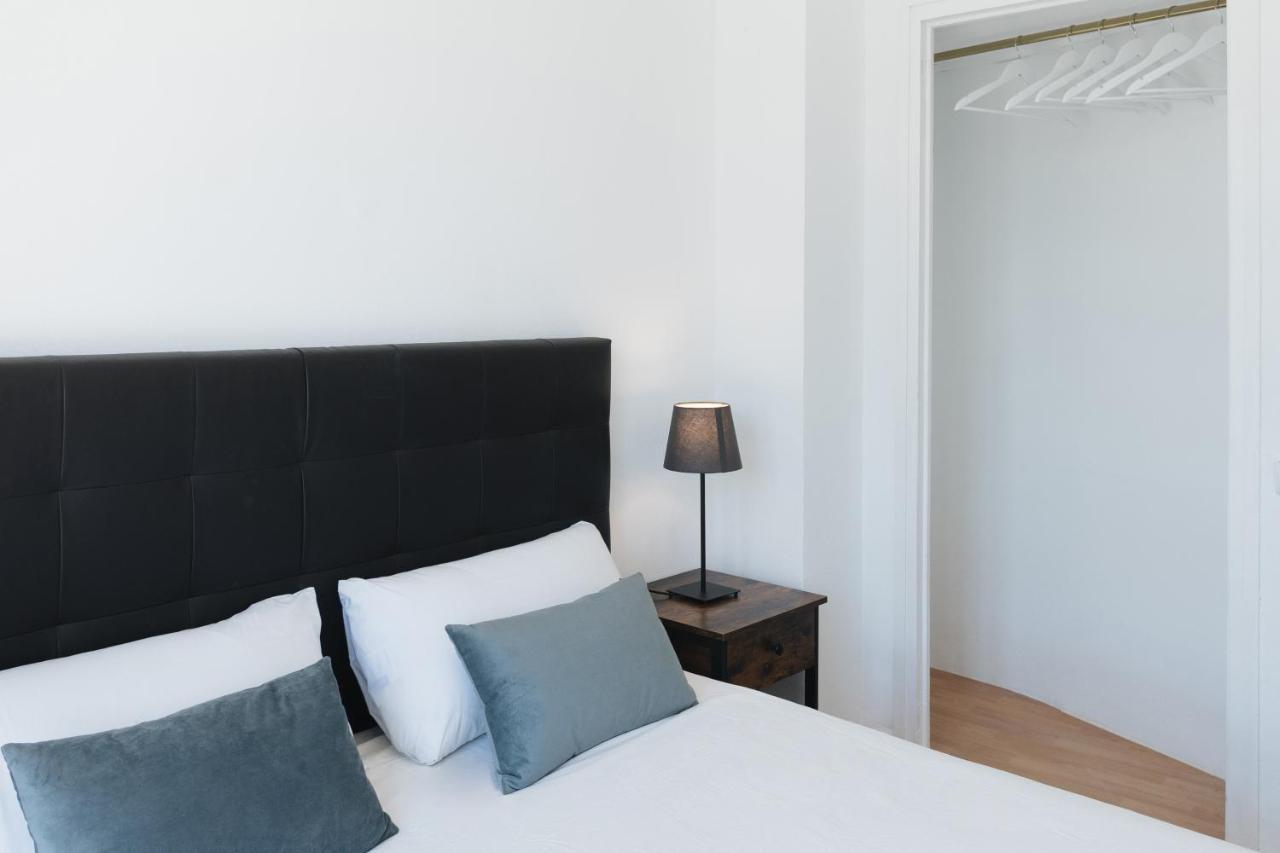 Sunny And Modern Apartment Ideal For Groups Barcelona Bagian luar foto