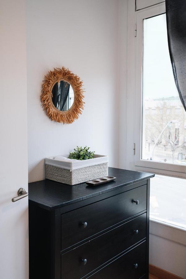 Sunny And Modern Apartment Ideal For Groups Barcelona Bagian luar foto